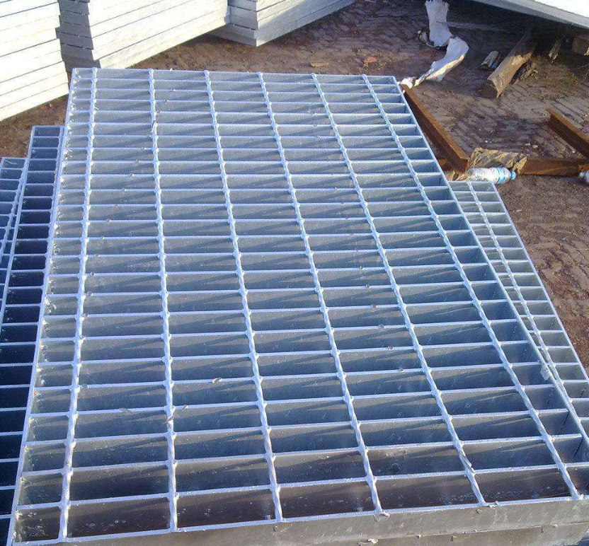 標準壓焊鋼格板Q235A通常作為走道鋪板、平臺、蓋板、踏步板等使用